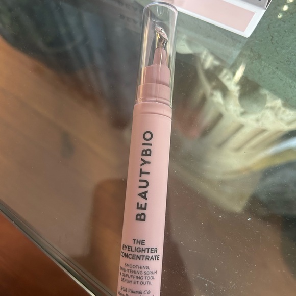 BeautyBio Eyelighter Concentrate Smoothing, Brightening Serum & Depuffing Tool - Picture 3 of 12